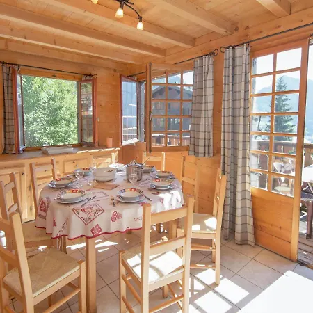 Chalet In Chatel Near Les Portes Du Soleil בקתה *